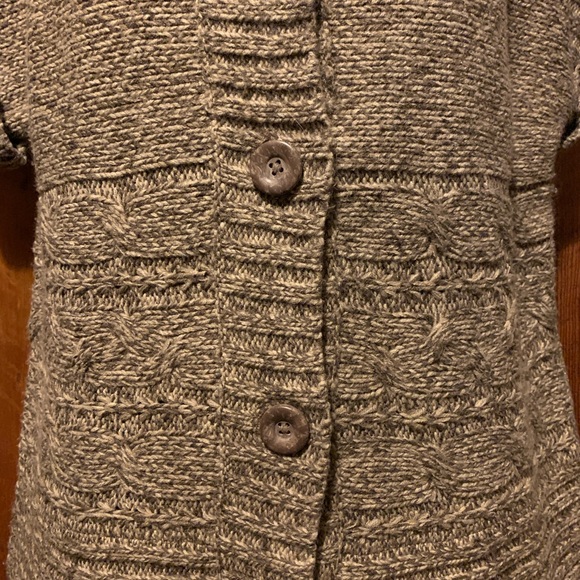 Like New Croft & Barrow Cap Sleeve Sweater - Picture 3 of 11